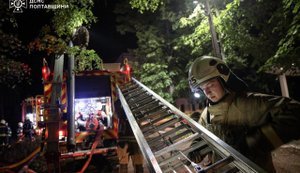 Наслідки удару по Полтавщині: пожежу в адмінбудівлі ліквідовано. ФОТОрепортаж