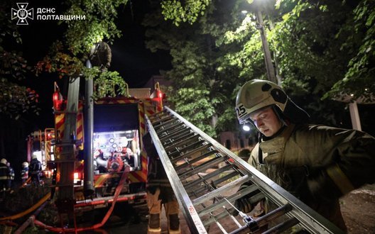 Наслідки удару по Полтавщині: пожежу в адмінбудівлі ліквідовано. ФОТОрепортаж