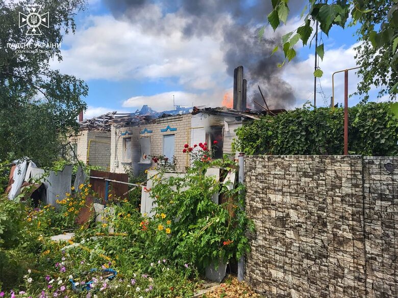 Рашисти обстріляли Петропавлівку на Харківщині, загорівся приватний будинок, постраждалих немає 03