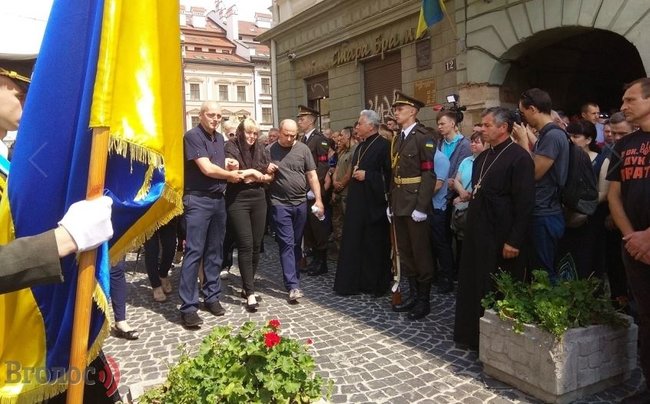 С погибшим воином 24-й ОМБр Юрием Довганыком простились во Львове 16