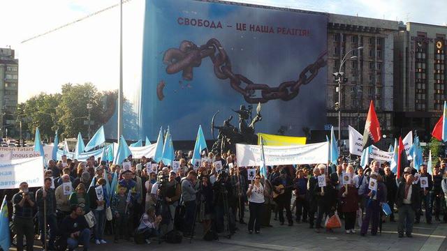 На Майдане Незалежности прошел митинг-реквием в память о жертвах геноцида крымскотатарского народа 04
