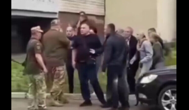 Чоловіки у Черкасах вчинили хуліганські дії щодо військовослужбовців ТЦК, - Нацполіція. ВIДЕО