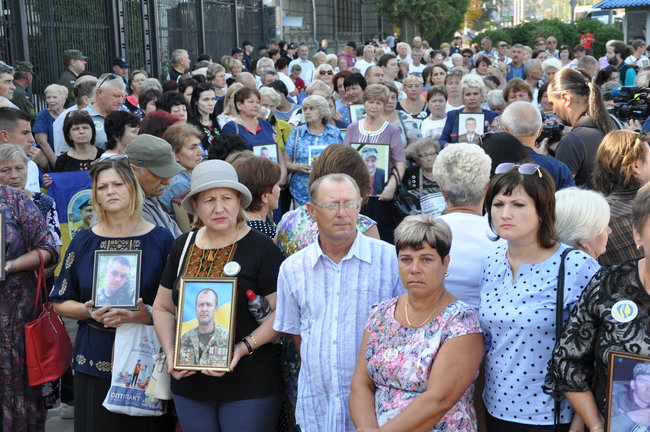 Ilovaisk tragedy anniversary: relatives of fallen servicemen picketing Russian embassy in Kyiv 20