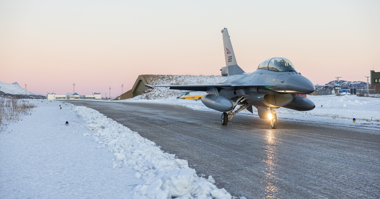 Навчання пілотів на F-16: F-16 для України | Цензор.НЕТ