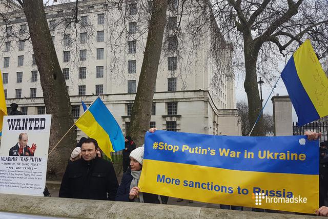 "Stop Russian aggression": protesters in London demanded stiffening sanctions against Russia 07