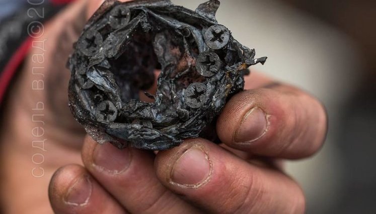 На ул.Грушевского, где находилась милиция, нашли "вещдок для Гааги" - остатки гранаты с саморезами. ФОТО