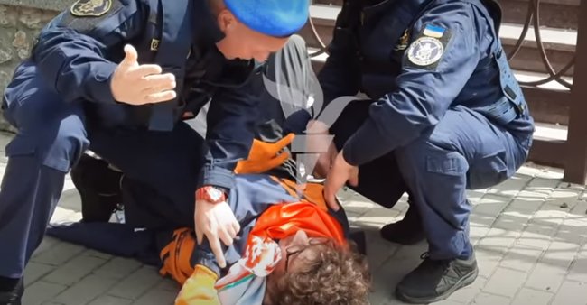 Затриманий під посольством Білорусі Петро Маркелов: У київській поліції мені сказали, що так і треба - бо те, що відбувається у Білорусі, вже перейшло будь-які межі 03