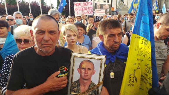 Под Офисом Зеленского в Киеве прошла акция протеста против условий прекращения огня на Донбассе 28