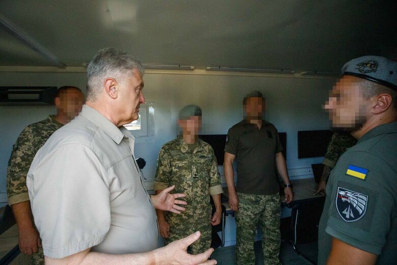 Порошенко передав воїнам ССО допомогу на 18 млн грн