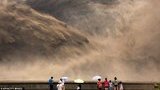 Водосброс на электростанции: жуткие водяные массы смывали все. ФОТОрепортаж