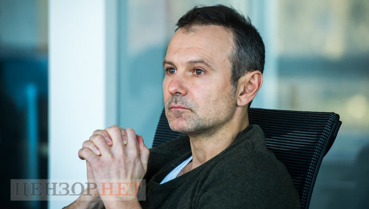 Святослав Вакарчук: "Я спілкуюсь із президентом. Тема Донбасу і Криму займає 80% наших розмов"