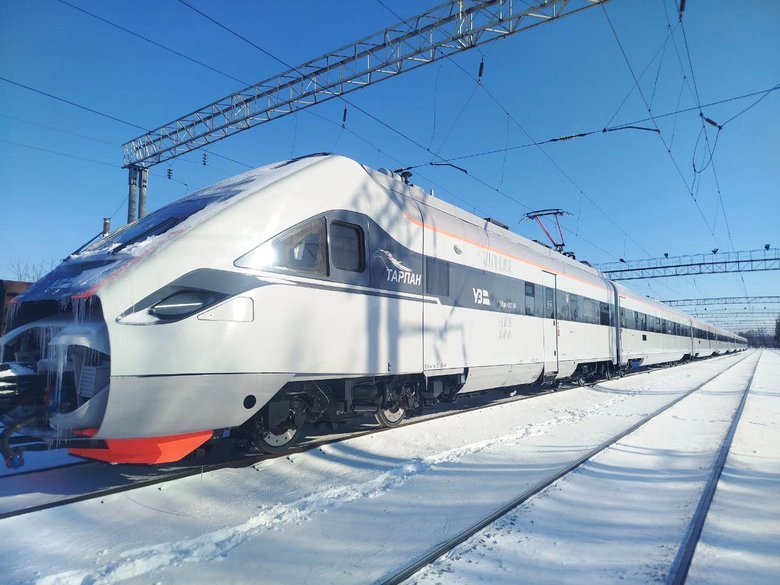 Крюківський вагонзавод передав "Укрзалізниці" потяг "Тарпан"