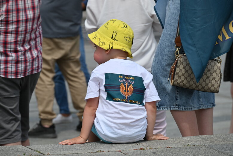 Акція на підтримку полонених військових медиків відбулася на Майдані Незалежності 02