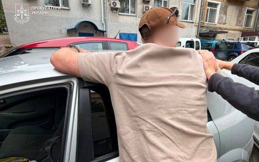 Пенсіонери віддали псевдоспівробітникам СБУ понад 12,5 млн грн «на перевірку»: кур’єра затримали в Києві, - прокуратура