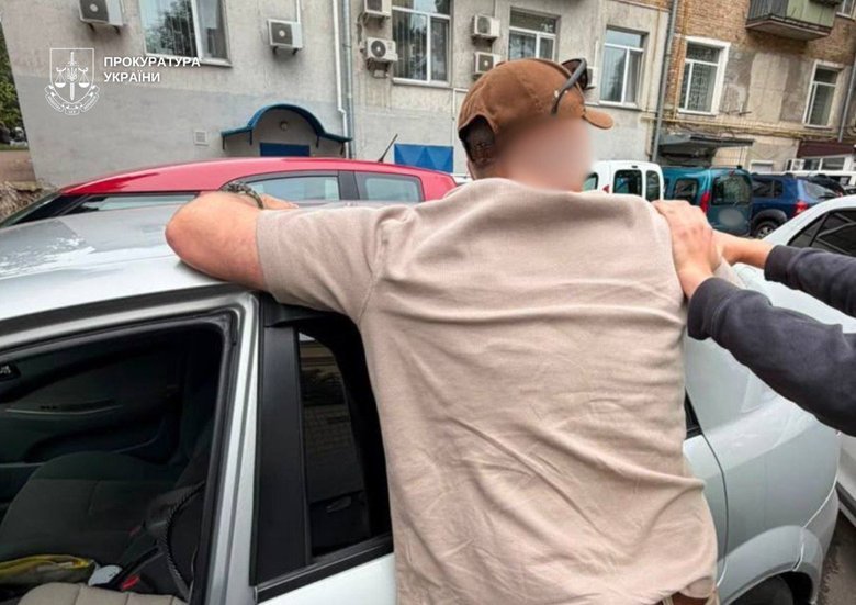 У Києві шахраї виманили у двох пенсіонерів понад 12,5 млн грн, представляючись працівниками СБУ