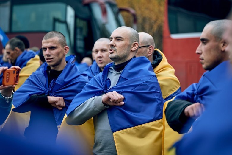 Ukraine brings home 270 defenders in prisoner exchange with Russia