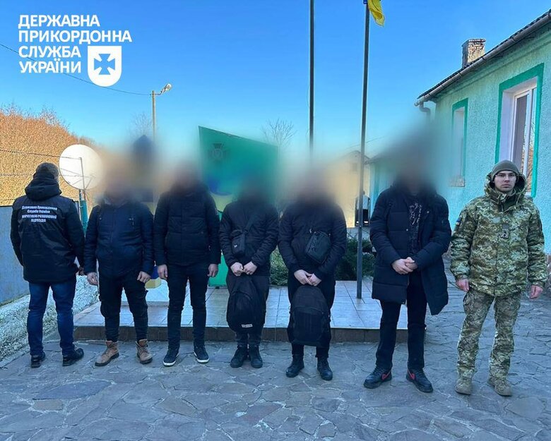 Затримано 17 чоловіків, які намагалися незаконно перетнути кордон з Румунією та Угорщиною, - Держприкордонслужба 04