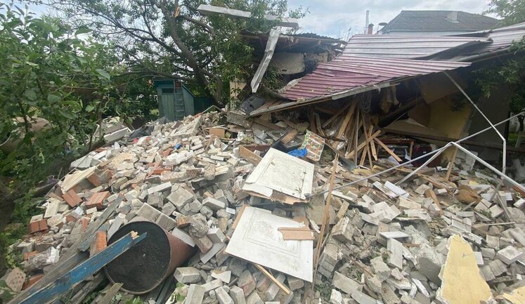 У будинку в Бучі вибухнув балон з газом. Постраждав господар. ВІДЕО+ФОТОрепортаж