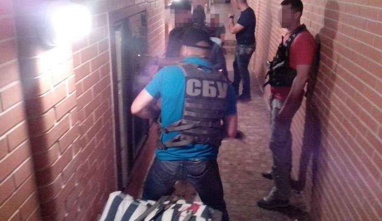 У тунелі під будинком заступника голови Миколаївської ОДА виявлені сейфи з коштовностями і "чорною бухгалтерією", - СБУ. ФОТОрепортаж