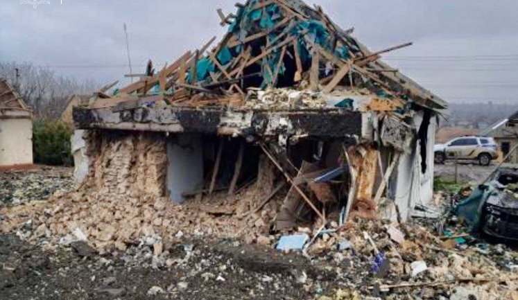 Russians struck Komyshuvakha in Zaporizhzhia region with KABs: man was wounded and houses were destroyed