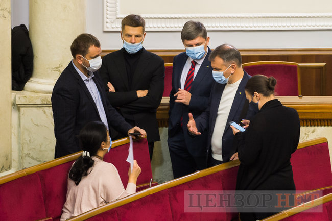 Книга про чекістів для Папієва, Шуфрич обговорює купівлю картини, слуги народу обурюються через протести ФОПів: 100% це охлократія, - день роботи ВР 4 грудня 01