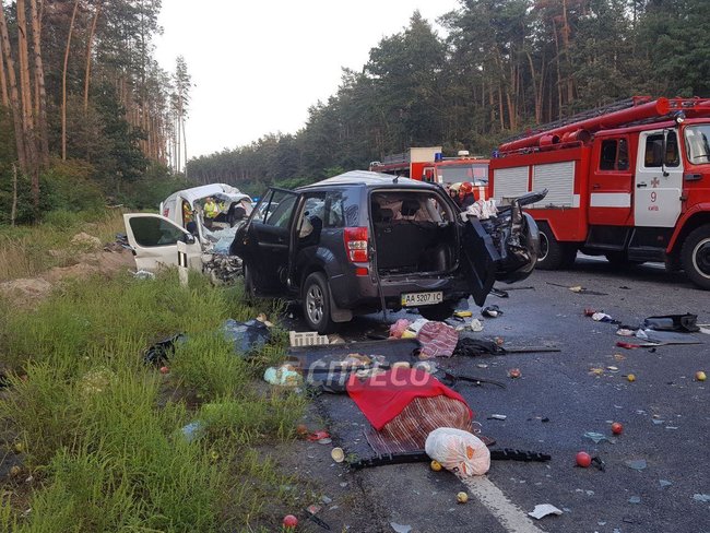 Fatal car crash near Irpin: four people killed, three more in serious condition 01