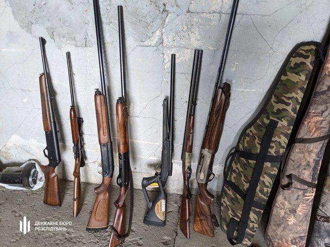 ДБР викрило чиновника Дніпропетровської митниці, який покривав незаконне ввезення імпортних автомобілів 06