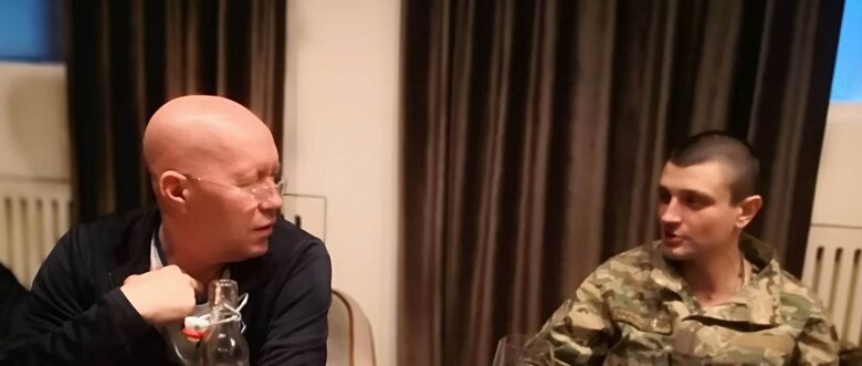 Боец с четырьмя контузиями Майдан: Недавно не мог вспомнить, сколько мне лет, 37 или 38. Доктор говорит: давай посчитаем… 04