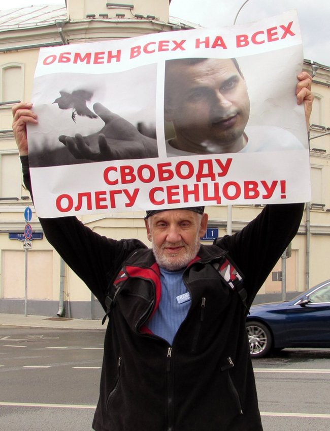 Одиночные пикеты с требованием освободить Сенцова прошли в Москве 01