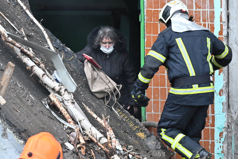 Consequences of Russian missile strike on house in Solomianskyi district of Kyiv 07