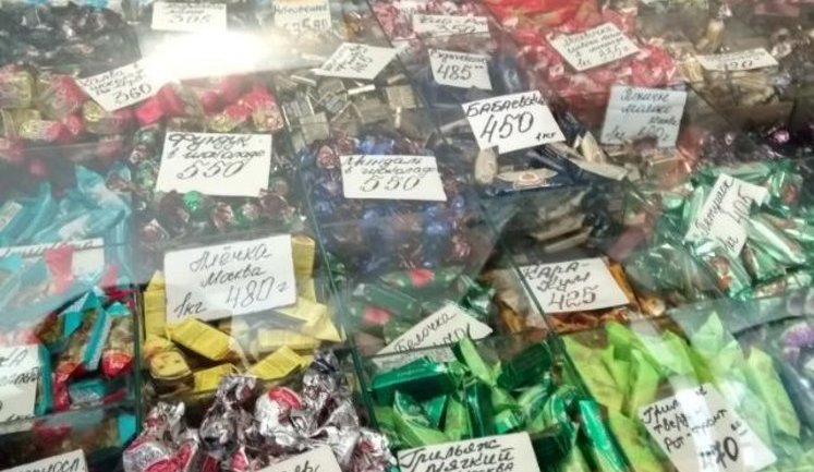Мережу магазинів у Харкові оштрафували за торгівлю цукерками із Росії, - Держпродспоживслужба. ФОТО