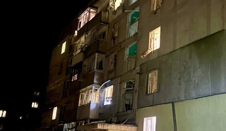 Російські дрони пошкодили багатоповерхівки на Запоріжжі: у Вільнянську сталася пожежа