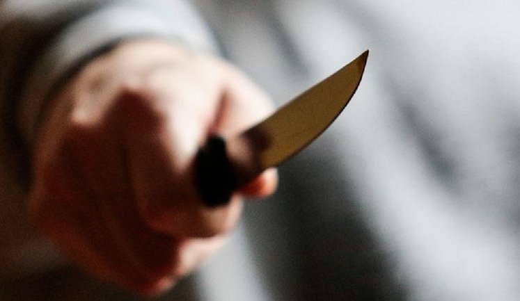 Чоловік вдарив хлопця ножем біля ТРЦ в Києві: поліція розповіла деталі інциденту