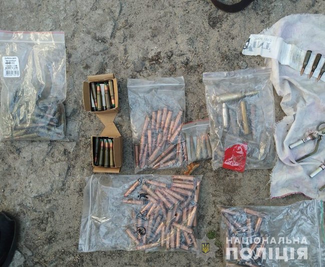 У жителя Житомирщини під час обшуку вилучили арсенал боєприпасів, - Нацполіція 03 У жителя Житомирщини під час обшуку вилучили арсенал боєприпасів, - Нацполіція 03