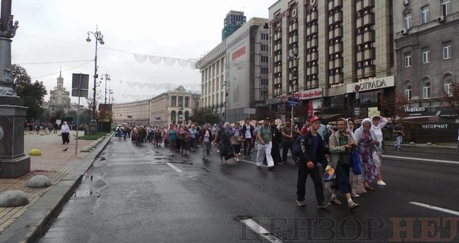 Онуфрій, Новинський, Бойко і віряни: як УПЦ МП хресну ходу проводили 05