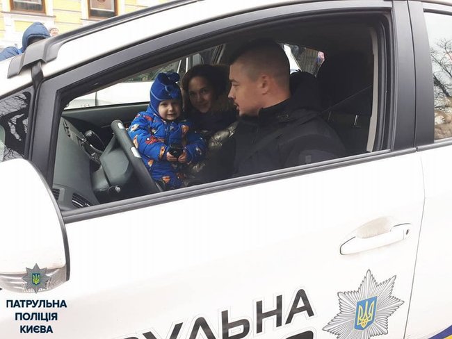 Різдво з патрульними, - правоохранители провели праздник для детей 02
