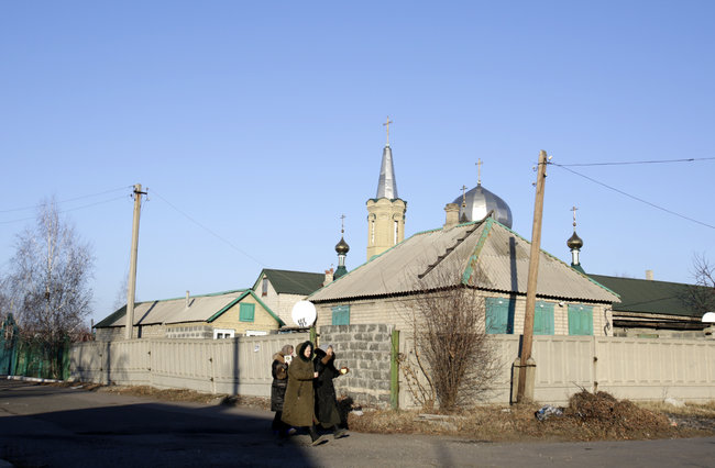 Бронежилет не дає притиснутися до землі щільніше, відчуття безпорадності: Приїхав, бл...дь, фотограф! Познімати це Дебальцеве! Отче наш..., - розповідь військового фотографа Анатолія Степанова 06