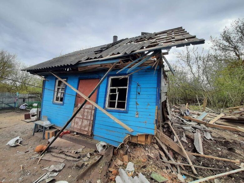 Наслідки ворожого обстрілу Сумщини: загинула жінка 02