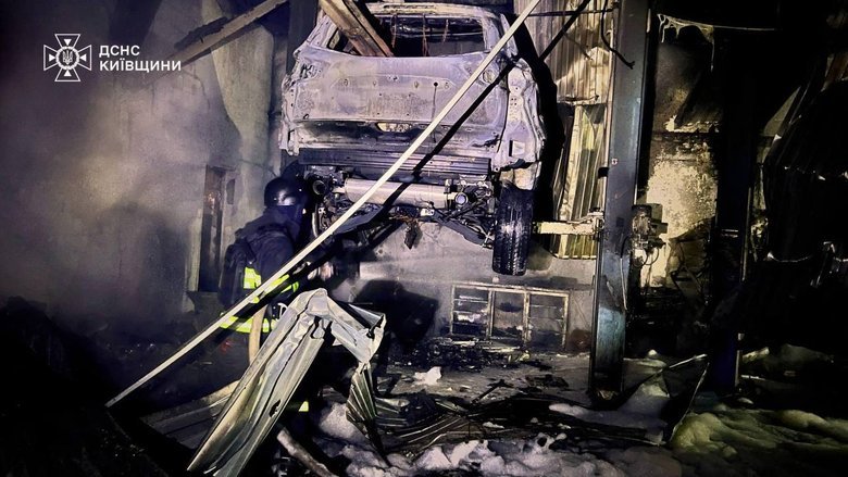 Нічні обстріли на Київщині: постраждалі, завали та допомога рятувальників