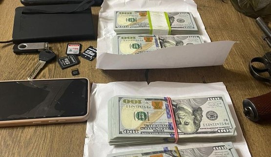 Прокурор та адвокат підбурювали надати 3,5 млн доларів хабаря
