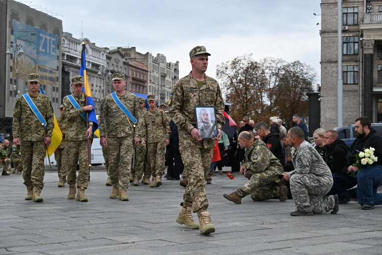 У Києві попрощалися з командиром роти стрілецького батальйону Олександром Пастухом (Добрим), який загинув у бою проти рашистів на Луганщині 05