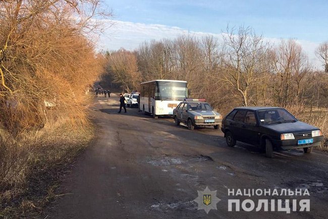 Спасатели на Хмельнитчине достали из пруда тело 5-летней девочки 02