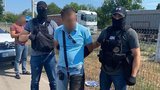 Майор полиции задержан в Одессе при получении 1,5 тыс. долларов взятки. ФОТОрепортаж