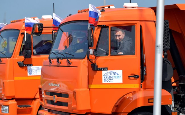 Russia makes bold move to try to solidify control over Crimea 02