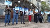 Активісти пікетували посольство РФ у Києві з вимогою розслідувати насильницькі зникнення в окупованому Криму. ВІДЕО+ФОТОрепортаж