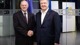 Ми маємо спільно протистояти будівництву "Північного потоку - 2", - Порошенко на зустрічі з ексглавою Бундестагу Ламмертом