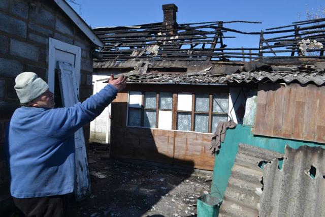 Наслідки вчорашнього обстрілу Марїнки терористами 18 Наслідки вчорашнього обстрілу Марїнки терористами 18