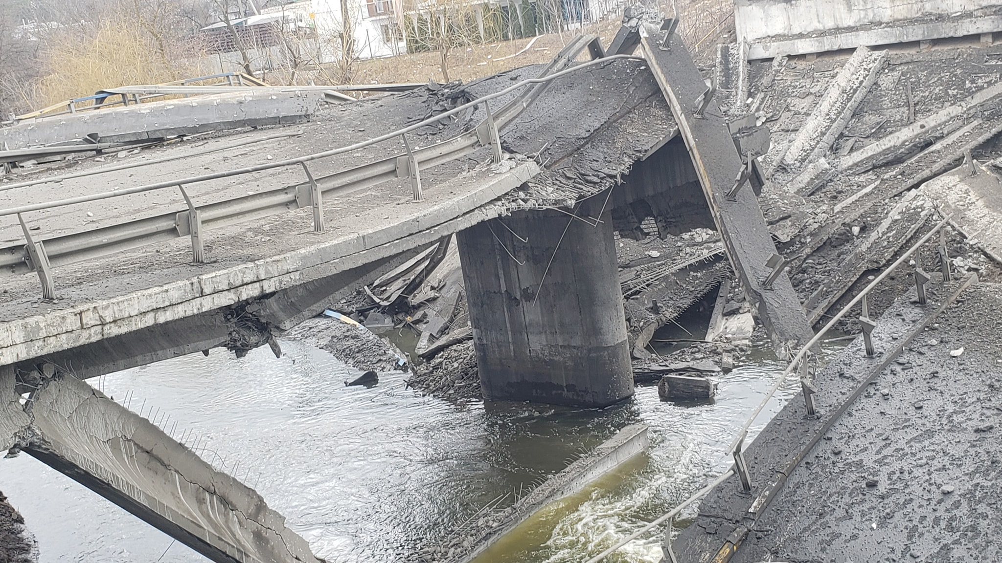 Ирпень мост: Разрушенный мост, ведущий из Ирпеня в Киев: 