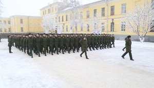 В России срочников заставляют заключать контракты и отправляют на границу