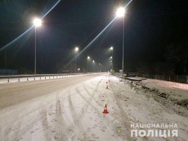 На трассе Киев-Чоп в ДТП насмерть разбились два человека, еще двое госпитализированы, - полиция 05